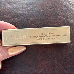 Shimmer & Glow
Liquid Eye Shadow GRACE
0.153 fl. oz./oz. liq./ 4.5 mL